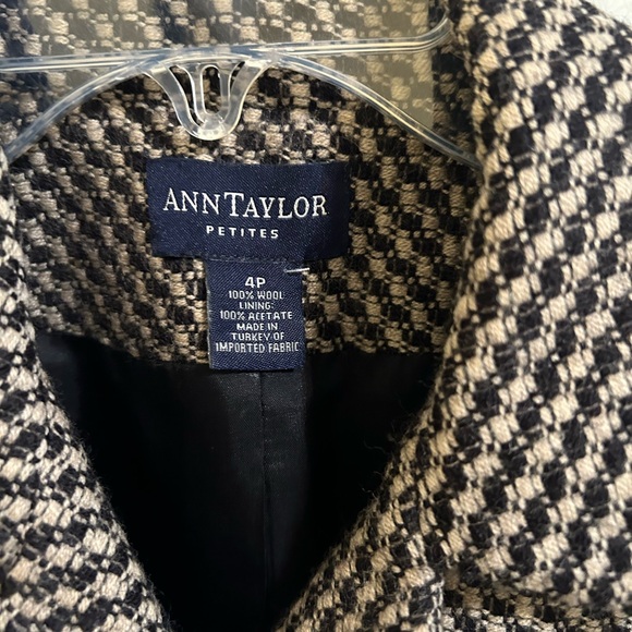 Ann Taylor business blazer 🖤 - Picture 5 of 6